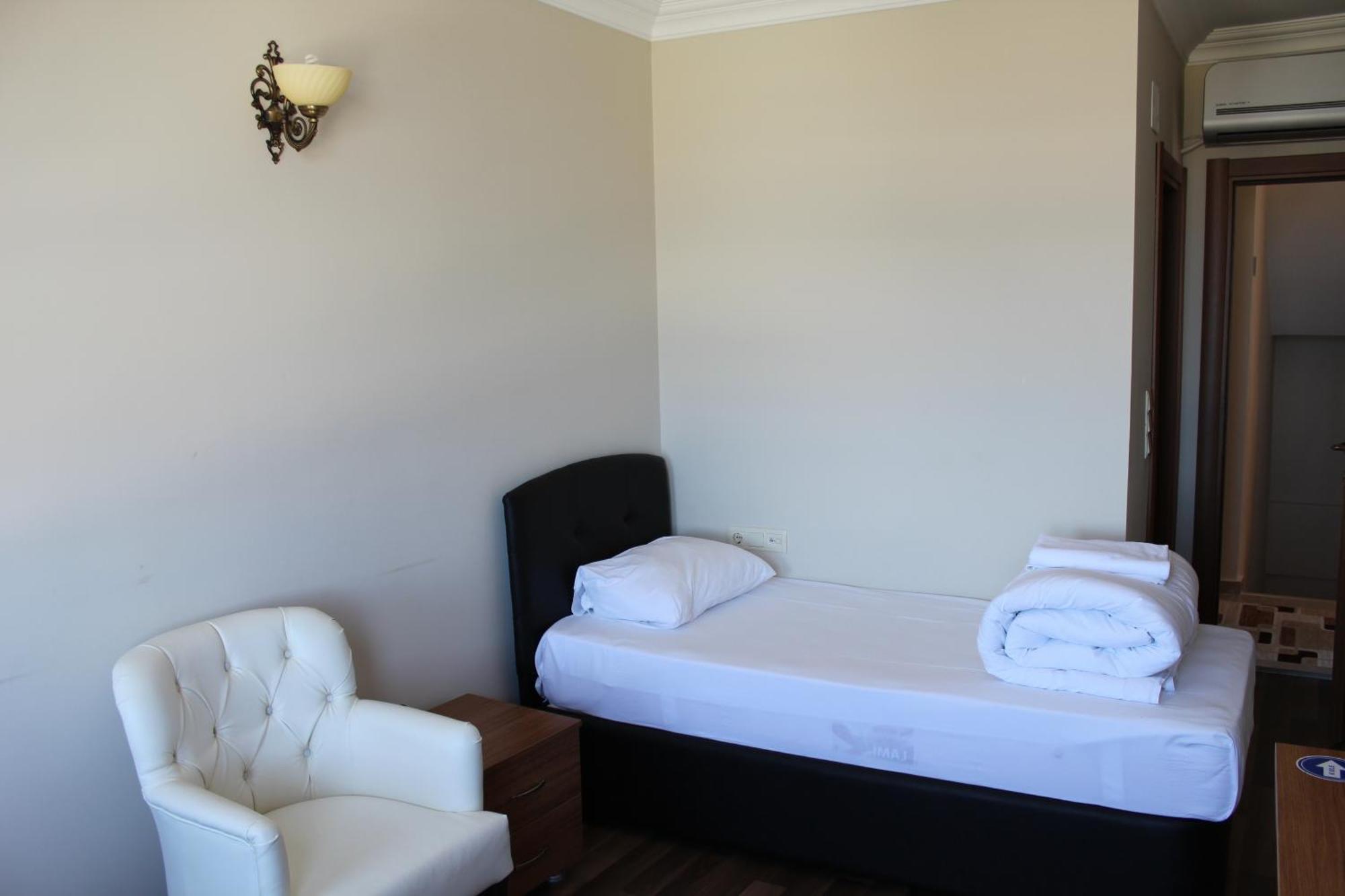 Oz-Ay Hotel Surmene Bilik gambar