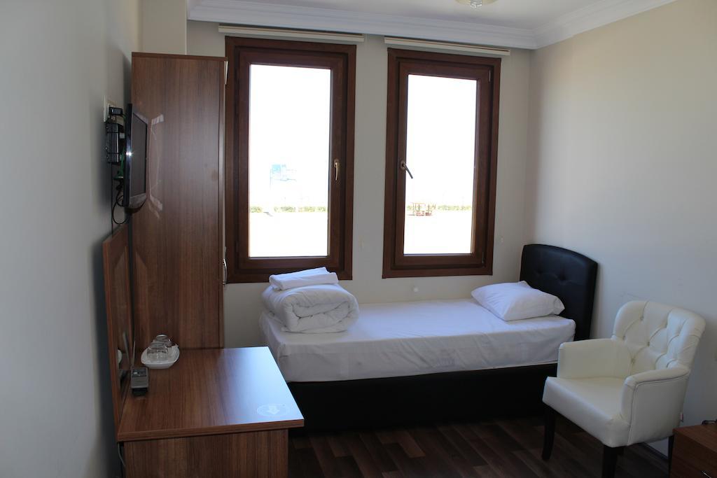 Oz-Ay Hotel Surmene Bilik gambar